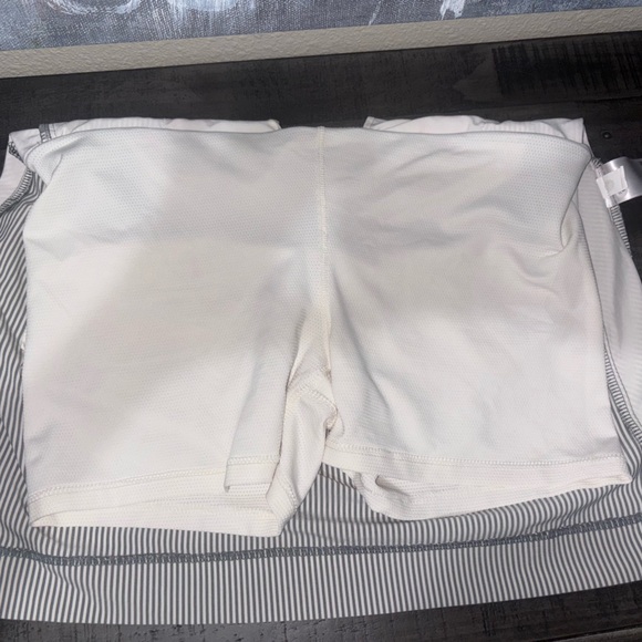 Athleta Brooklyn Textured 16” Skirt Skort, Gray White Stripe, Size 4 - Picture 7 of 9